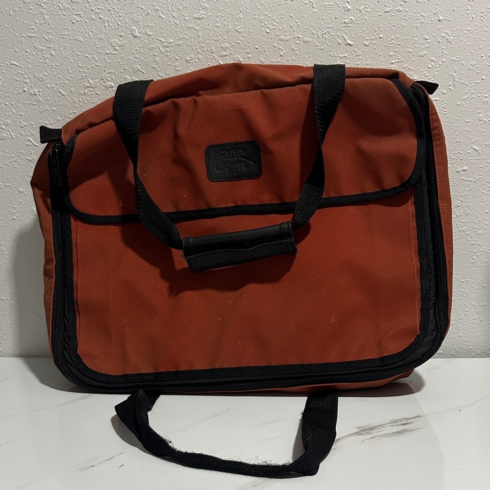 Pyrex Portables Carrier